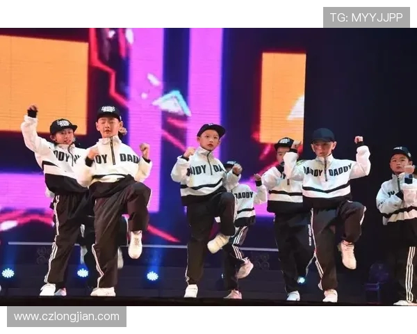 广州街舞队心理素质引发热议舞者背后的压力与挑战探讨 广州街舞队心理素质引发热议舞者背后的压力与挑战探讨