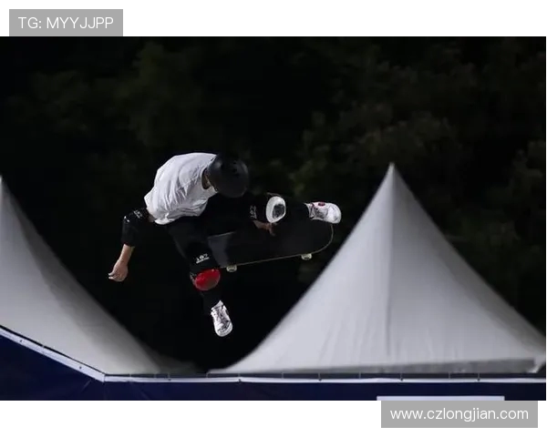 武汉滑板队在世界滑板锦标赛中以61分稳居积分榜首位