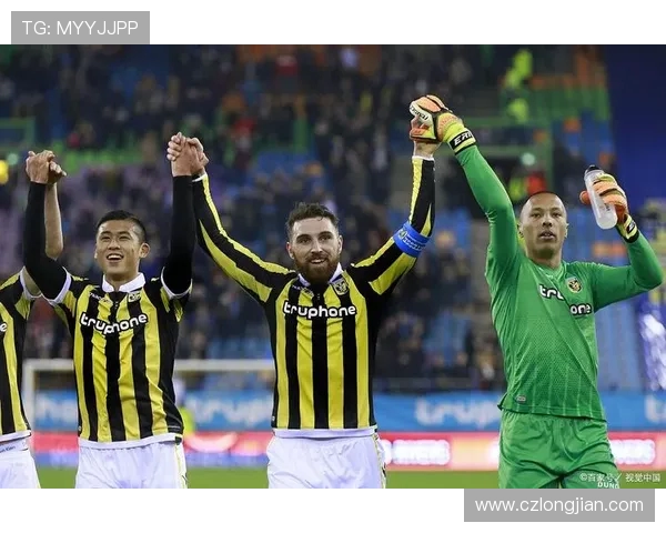 上海申梵与新疆队激战正酣谁将赢得这场篮球盛宴 上海申梵与新疆队激战正酣谁将赢得这场篮球盛宴