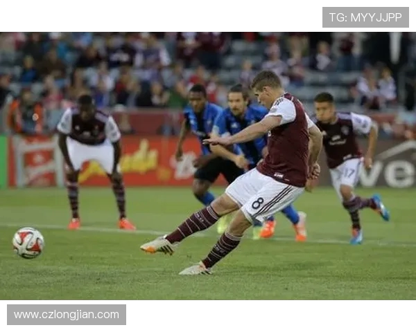 亚特兰大与波特兰的激烈对决揭示了球队的实力与战术较量 亚特兰大与波特兰的激烈对决揭示了球队的实力与战术较量