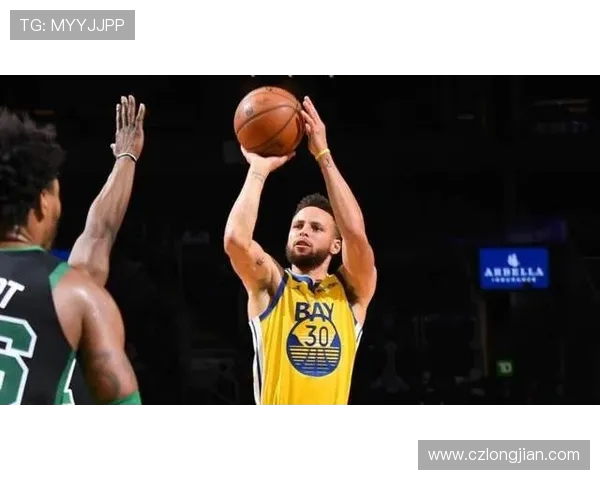 库里三分大赛决赛连中20球创造历史成就引发热议 库里三分大赛决赛连中20球创造历史成就引发热议