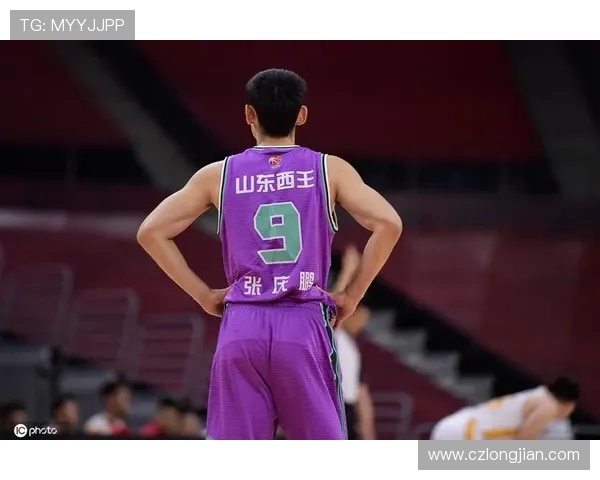 张庆鹏:从篮球场上的拼搏者到生活中的奋斗榜样,激励无数年轻人追梦前行 张庆鹏:从篮球场上的拼搏者到生活中的奋斗榜样,激励无数年轻人追梦前行