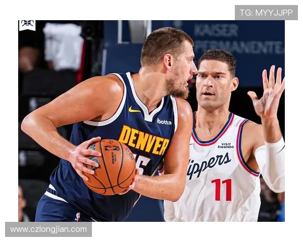 掘金与活塞激战在即球迷期待精彩对决与精彩表现 掘金与活塞激战在即球迷期待精彩对决与精彩表现