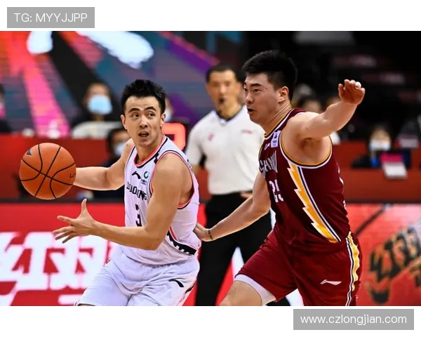 上海篮球队意识争议引发热议球迷对战术与团队配合的不同看法